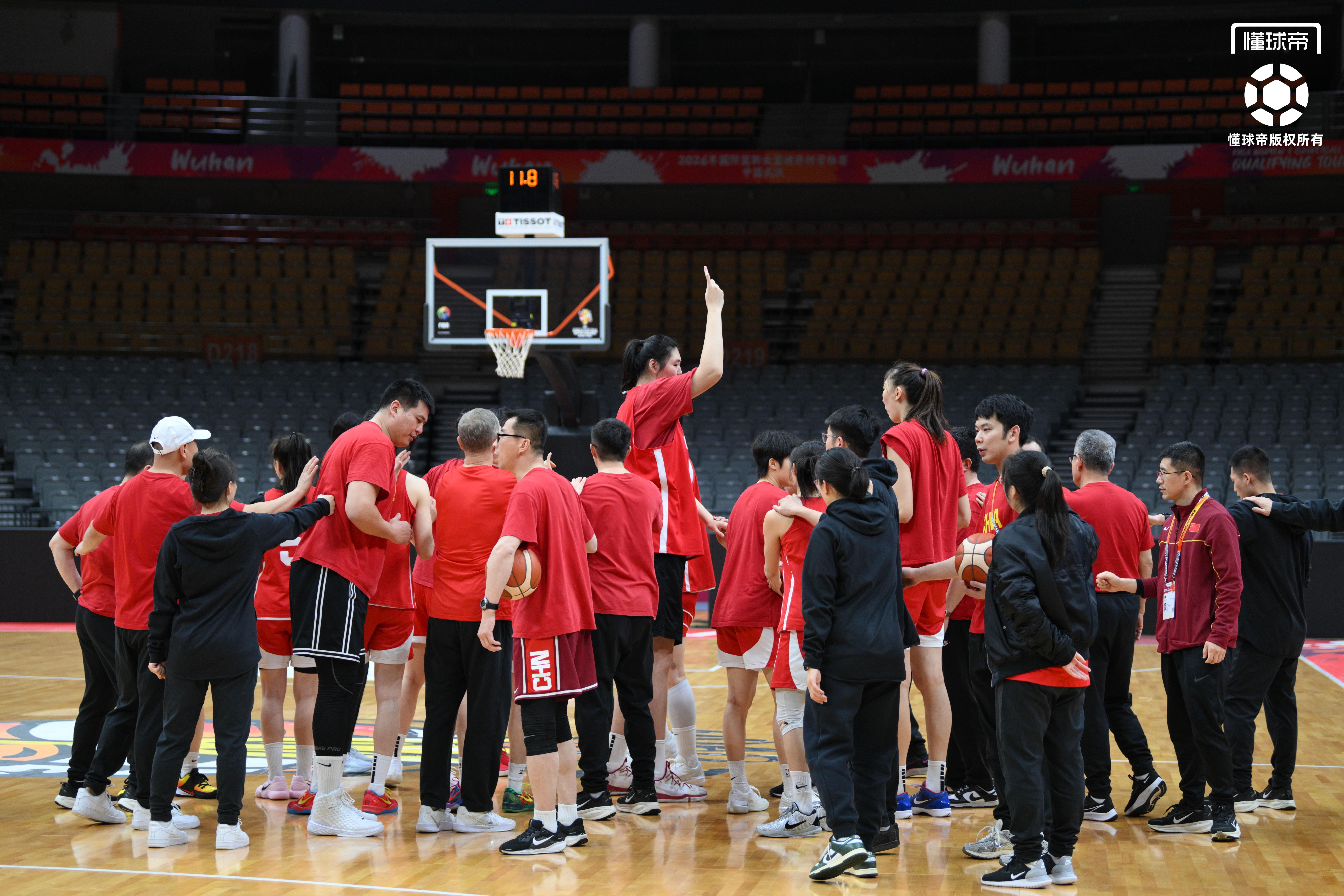 博鱼体育-中国女篮世预赛最后一练，王治郅到场观看&amp;amp;全队精神饱满