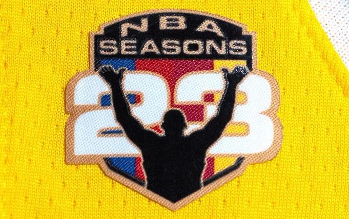 博鱼体育app下载-这是要退役了吗？詹姆斯将在剩余比赛中佩戴纪念臂章！