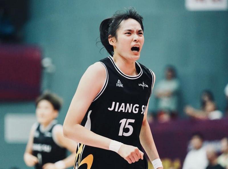 博鱼体育app下载-轰17+5力扛坎贝奇！中国女篮26岁2米悍将进化：宫鲁鸣征召她？
